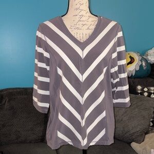 🎉4 for $20 Denim & Co. women's gray and white diagonally striped v-neck top, Med